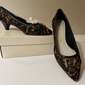 Anne Klein Ladies short heeled leopard pumps - Size 8